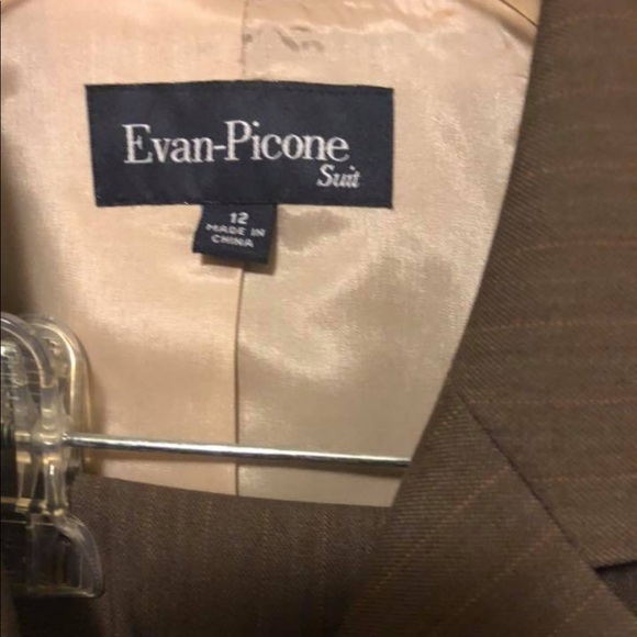 Woman suit - Picture 2 of 3